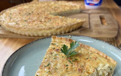 TARTA SOUFFLÉ DE CEBOLLA CON UNA MASA CASERA